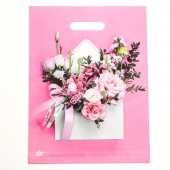 Розовый пакет с цветочным принтом и вырубной ручкой (40х31 см) - Сима-Ленд - купить с доставкой в Томске