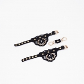 Черные кожаные наручники с клепками, кольцами и золотистой фурнитурой - Crazy Handmade - купить с доставкой в Томске