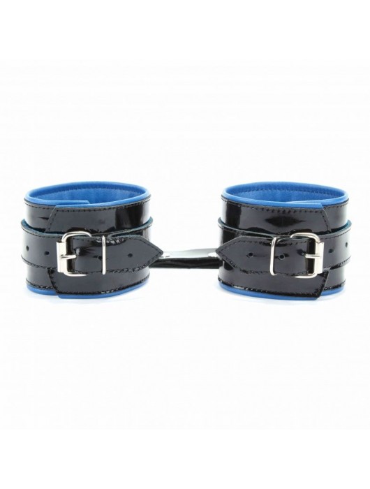 Чёрные лаковые наручники с синим подкладом - БДСМ Арсенал - купить с доставкой в Томске
