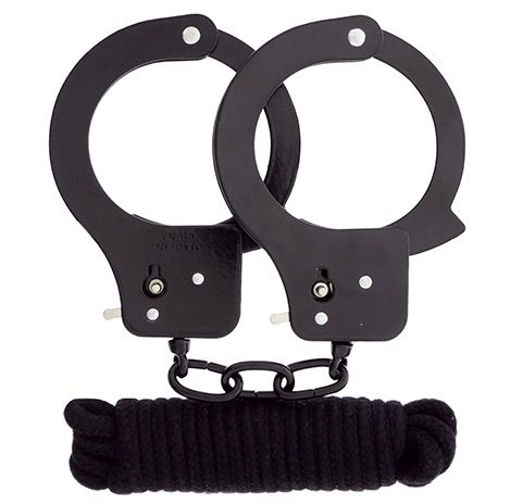 Чёрные наручники из листового металла в комплекте с веревкой BONDX METAL CUFFS LOVE ROPE SET - Dream Toys - купить с доставкой в Томске